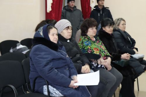 Семье Ибрагимовых из села Богдашкино во время схода граждан подарили доильный аппарат
