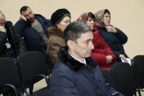 Семье Ибрагимовых из села Богдашкино во время схода граждан подарили доильный аппарат