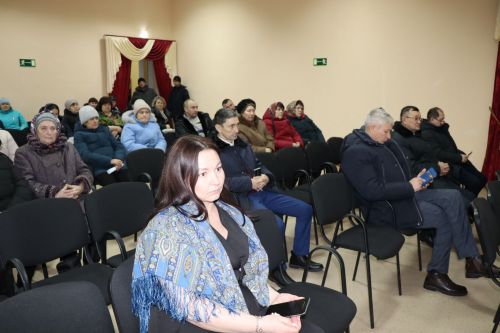 Семье Ибрагимовых из села Богдашкино во время схода граждан подарили доильный аппарат