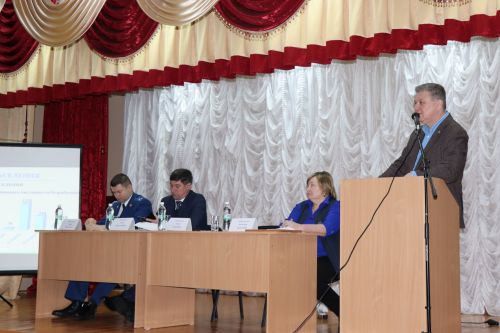 Семье Ибрагимовых из села Богдашкино во время схода граждан подарили доильный аппарат