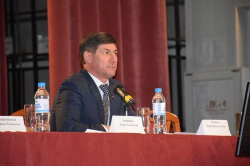 В Нурлате Алмаз Ахметшин провел традиционную встречу с горожанами