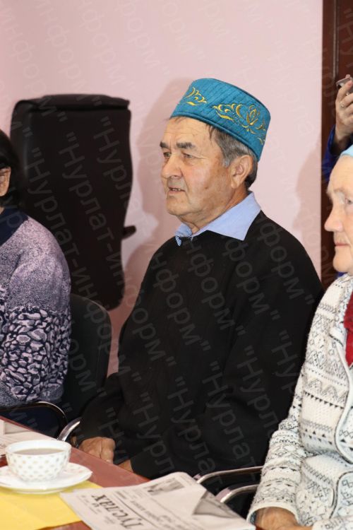 Дамир Ишкинеев подарил нурлатцам подписку на районную газету «Дуслык», «Дружба», «Туслах»