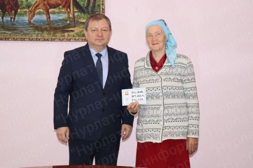 Дамир Ишкинеев подарил нурлатцам подписку на районную газету «Дуслык», «Дружба», «Туслах»