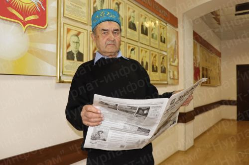 Дамир Ишкинеев подарил нурлатцам подписку на районную газету «Дуслык», «Дружба», «Туслах»
