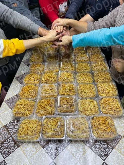 Девиз волонтерской группы «Вкусняшки для победы»: «Сытый солдат – Родины щит»