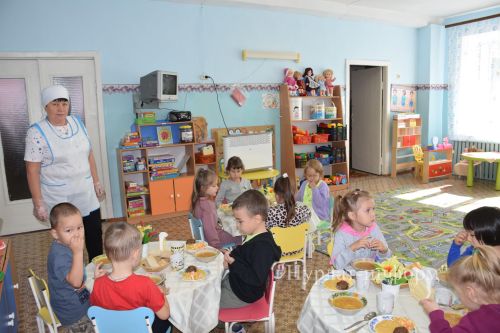 Татьяна Николаева и Люция Яруллина работают в «Сказке» с  удовольствием