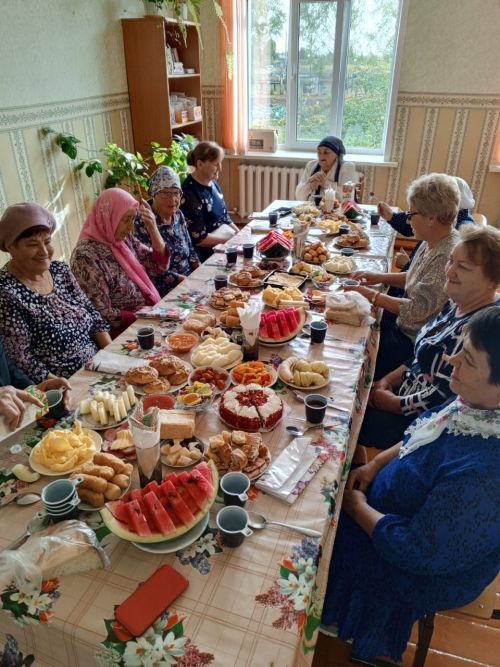 В Чулпановской школе организовали для своих ветеранов праздник