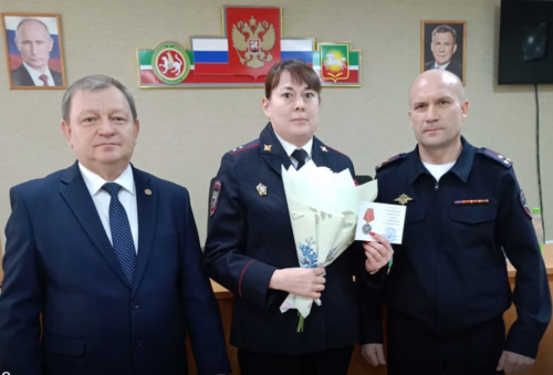 Дамир Ишкинеев поздравил нурлатцев с Днём полиции