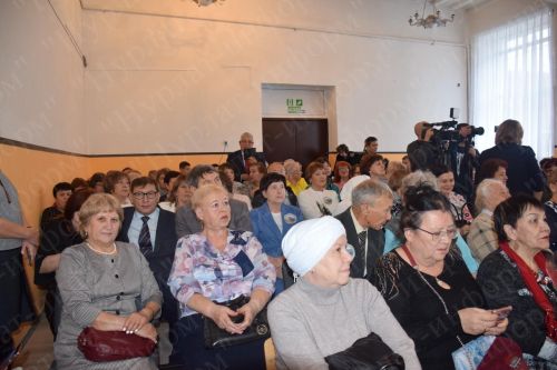 Нурлатская школа №1 торжественно отметила свой 60-летний юбилей (фоторепортаж)