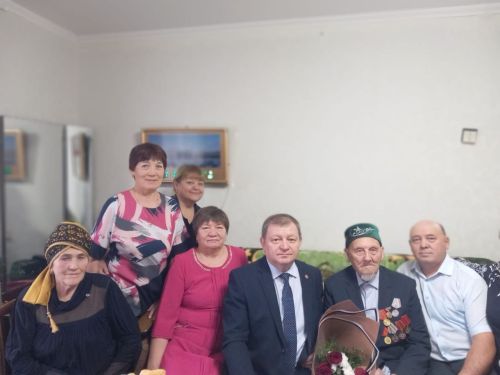 Дамир Ишкинеев поздравил долгожителя Нурлатского района с 95-летием