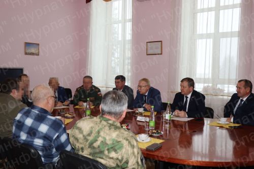 В ходе поездки в Нурлат депутат Государственной Думы РФ Олег Морозов встретился с бойцами СВО