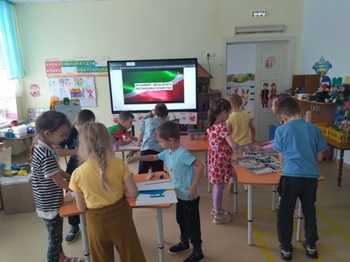 В день Флага Республики для детей  провели познавательные игры