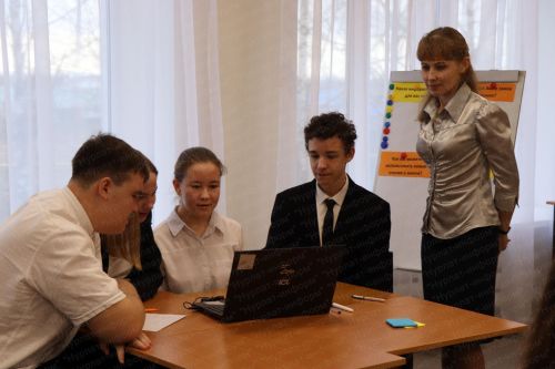 Егор Тарнавский провел урок цифры для нурлатских школьников
