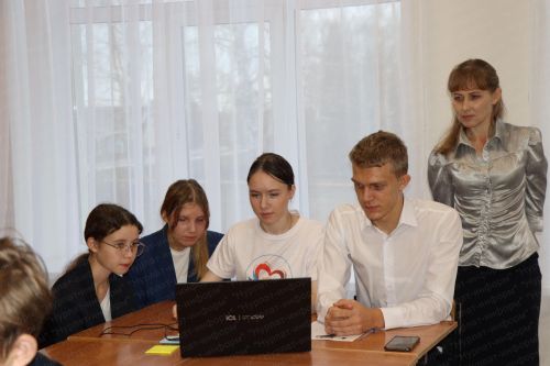 Егор Тарнавский провел урок цифры для нурлатских школьников
