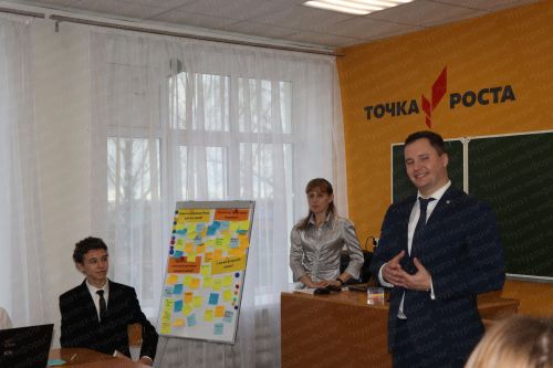 Егор Тарнавский провел урок цифры для нурлатских школьников