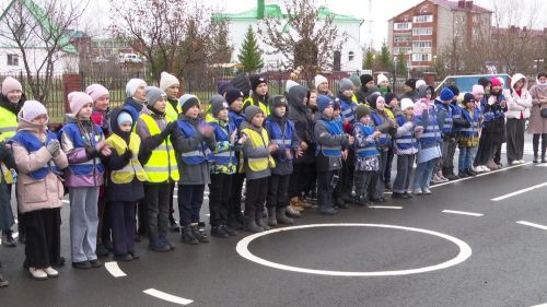 В период осенних каникул ученики Нурлата повторяли ПДД