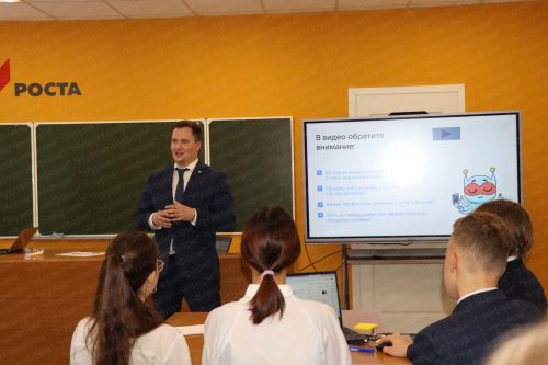 Егор Тарнавский провел урок цифры для нурлатских школьников