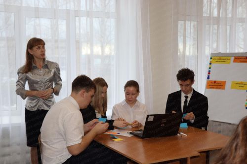 Егор Тарнавский провел урок цифры для нурлатских школьников