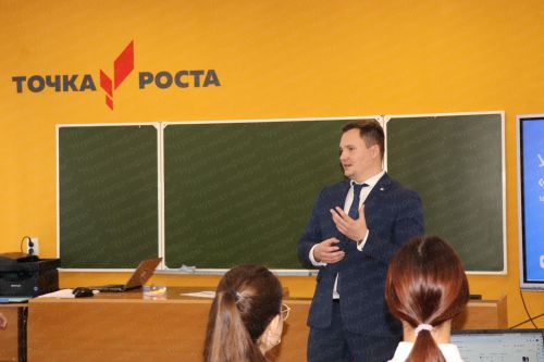 Егор Тарнавский провел урок цифры для нурлатских школьников