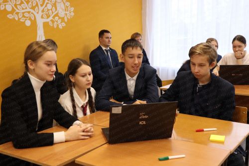 Егор Тарнавский провел урок цифры для нурлатских школьников