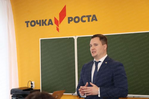Егор Тарнавский провел урок цифры для нурлатских школьников
