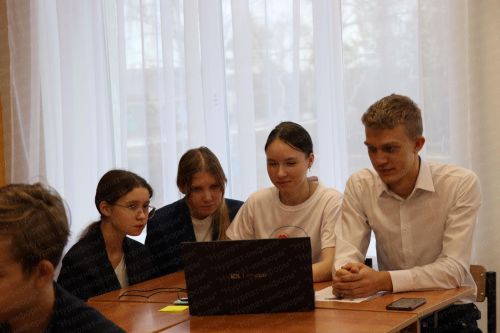 Егор Тарнавский провел урок цифры для нурлатских школьников