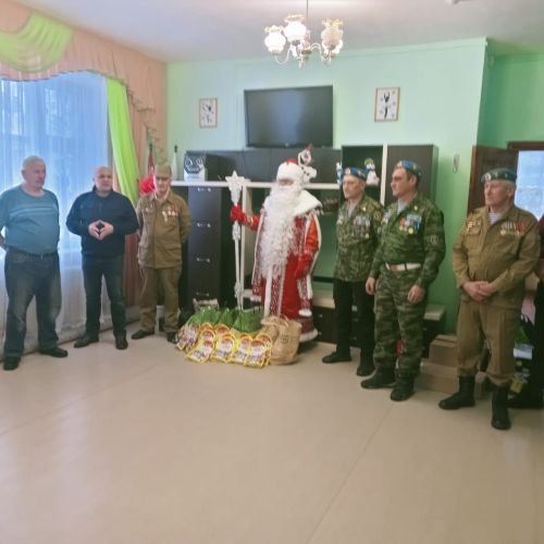 Нурлатские ветераны боевых действий привезли новогодние подарки в детский дом