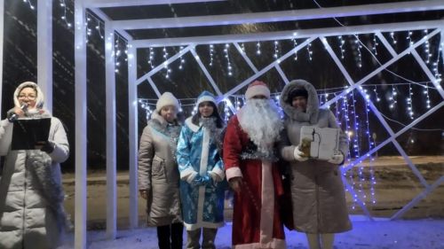 В селе Бурметьево торжественно открыли главную Елку
