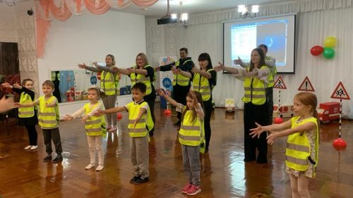 В Нурлатском детском саду «Сказка» повторили правила дорожного движения