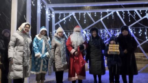 В селе Бурметьево торжественно открыли главную Елку