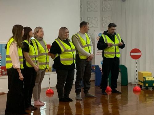 В Нурлатском детском саду «Сказка» повторили правила дорожного движения