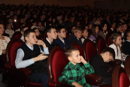 Сегодня в городском Дворце культуры состоялась Елка главы района