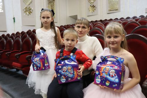 Сегодня в городском Дворце культуры состоялась Елка главы района