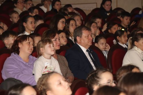 Сегодня в городском Дворце культуры состоялась Елка главы района
