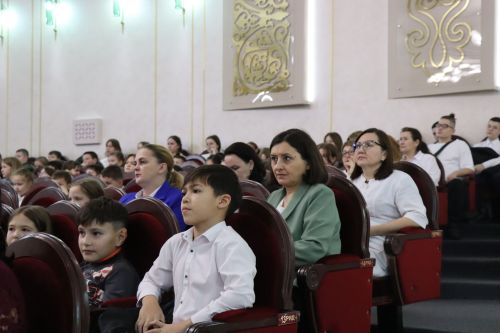 Сегодня в городском Дворце культуры состоялась Елка главы района