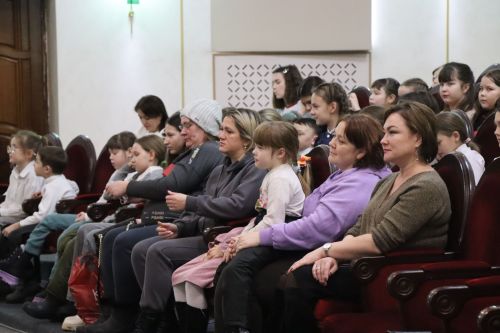 Сегодня в городском Дворце культуры состоялась Елка главы района