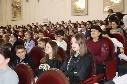 Сегодня в городском Дворце культуры состоялась Елка главы района