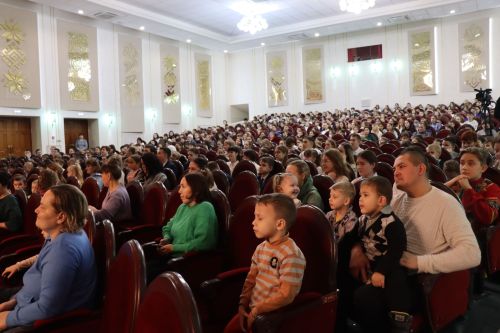 Сегодня в городском Дворце культуры состоялась Елка главы района