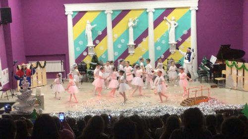 В «Нурлатской детской школе искусств «Сэлэт» состоялась премьера новогодней сказки