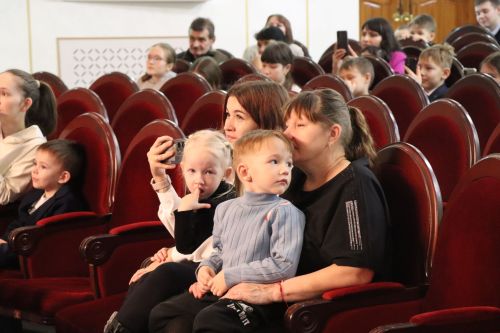 Сегодня в городском Дворце культуры состоялась Елка главы района