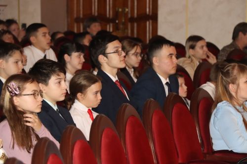 Сегодня в городском Дворце культуры состоялась Елка главы района