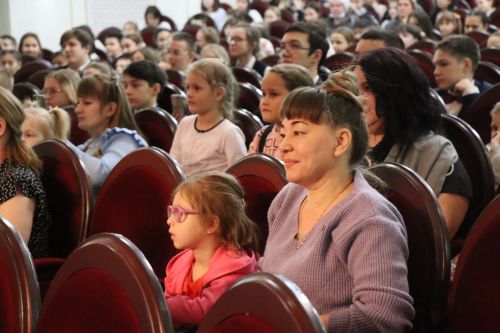 Сегодня в городском Дворце культуры состоялась Елка главы района