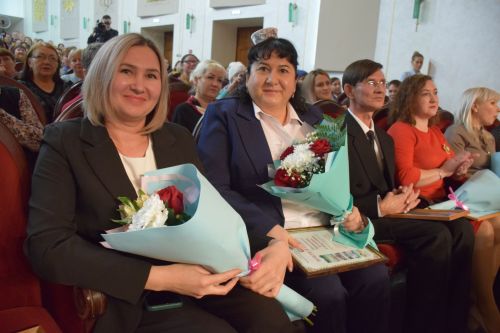 В Нурлате торжественное закрытие Года национальных культур и традиций прошло в обновленном зале Дворца культуры