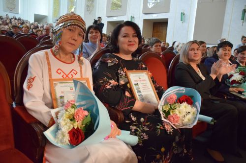 В Нурлате торжественное закрытие Года национальных культур и традиций прошло в обновленном зале Дворца культуры