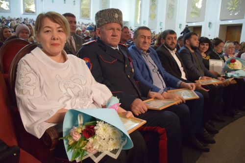 В Нурлате торжественное закрытие Года национальных культур и традиций прошло в обновленном зале Дворца культуры