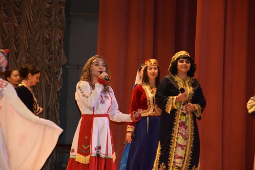 В Нурлате торжественное закрытие Года национальных культур и традиций прошло в обновленном зале Дворца культуры