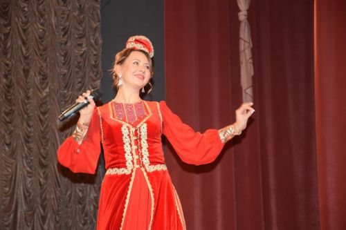В Нурлате торжественное закрытие Года национальных культур и традиций прошло в обновленном зале Дворца культуры