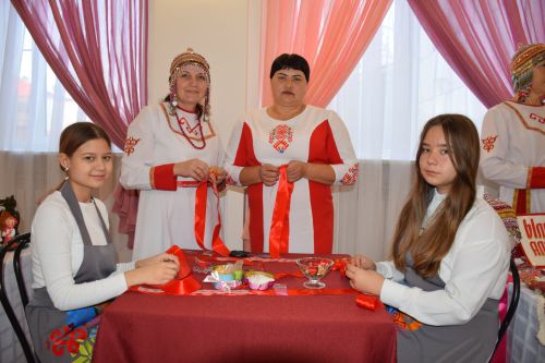 В Нурлате торжественное закрытие Года национальных культур и традиций прошло в обновленном зале Дворца культуры