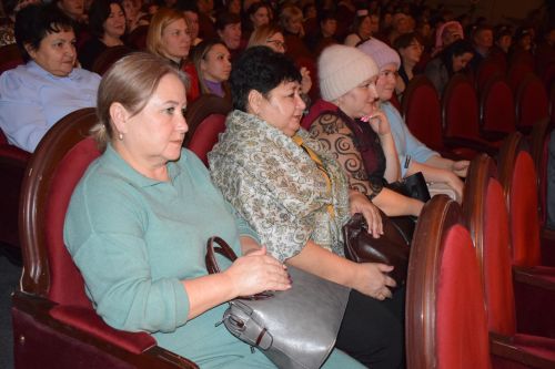 В Нурлате торжественное закрытие Года национальных культур и традиций прошло в обновленном зале Дворца культуры