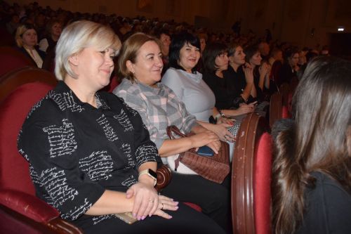 В Нурлате торжественное закрытие Года национальных культур и традиций прошло в обновленном зале Дворца культуры